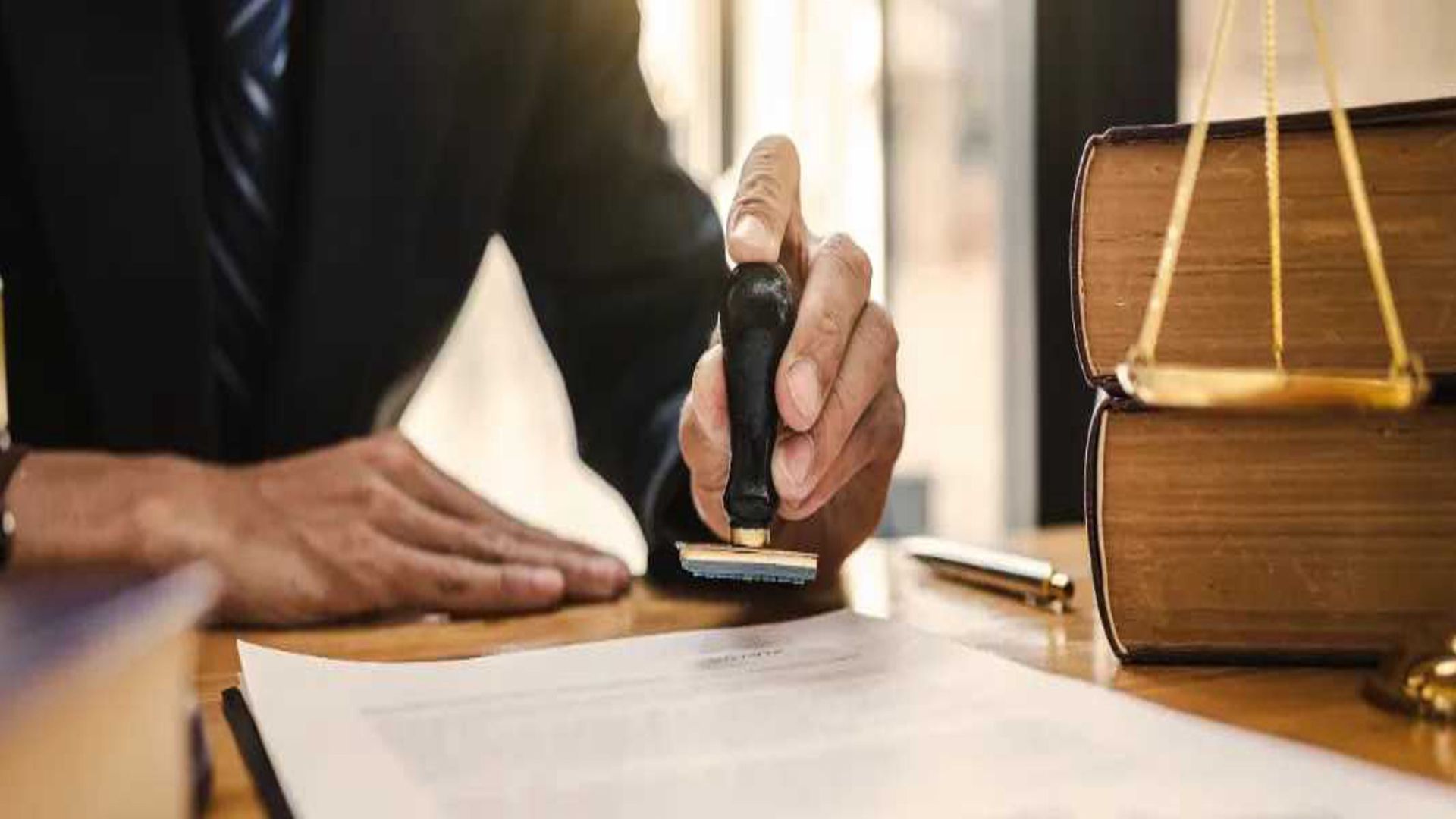 The Difference Between Independent Administration and Dependent Administration